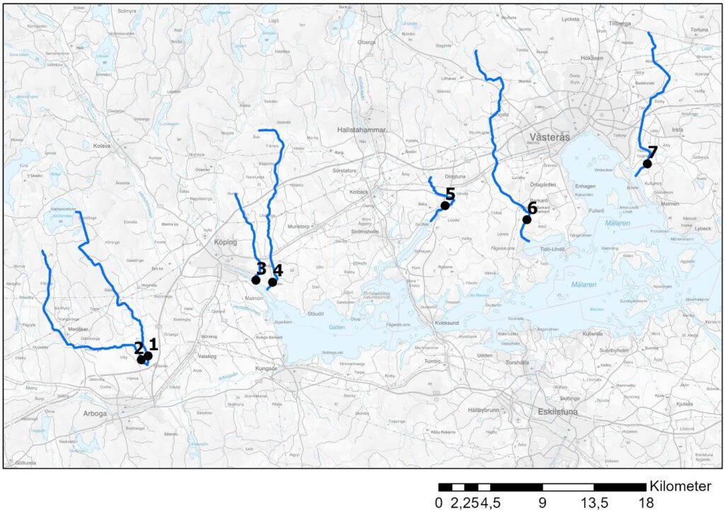 Karta som visar kommuner runt Mälaren och blå slingor som visar provtagna vattendrag.